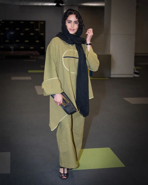 تصویری از مانتو شلوار دِمده الناز شاکردوست