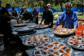 سفره اطعام غدیر در پارک ملت مشهد+تصاویر