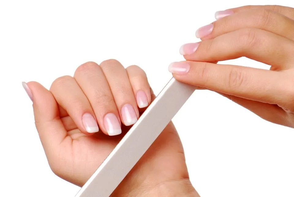 سه روش ساده برای تبدیل لاک ناخن براق به مات