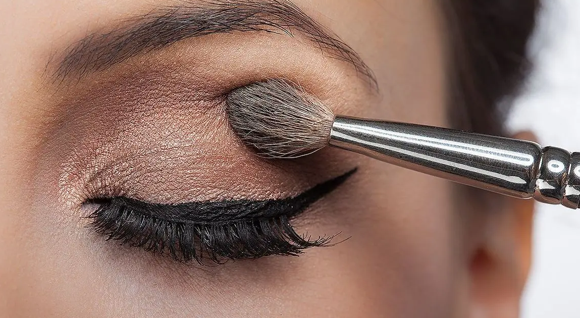 ترفند سایه زدن به چشم‌ / با این روش‌ حرفه‌ای شو