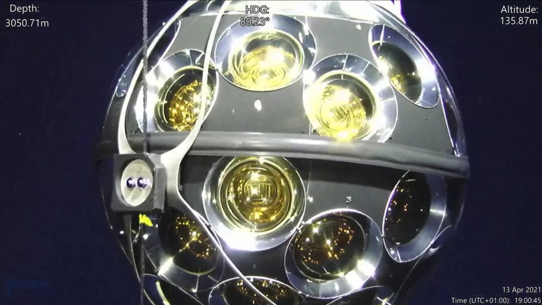 از بدن ما عبور میکنند، بیآنکه اثری از خود باقی بگذارند! / کشف «ذره شبح» در عمق دریا