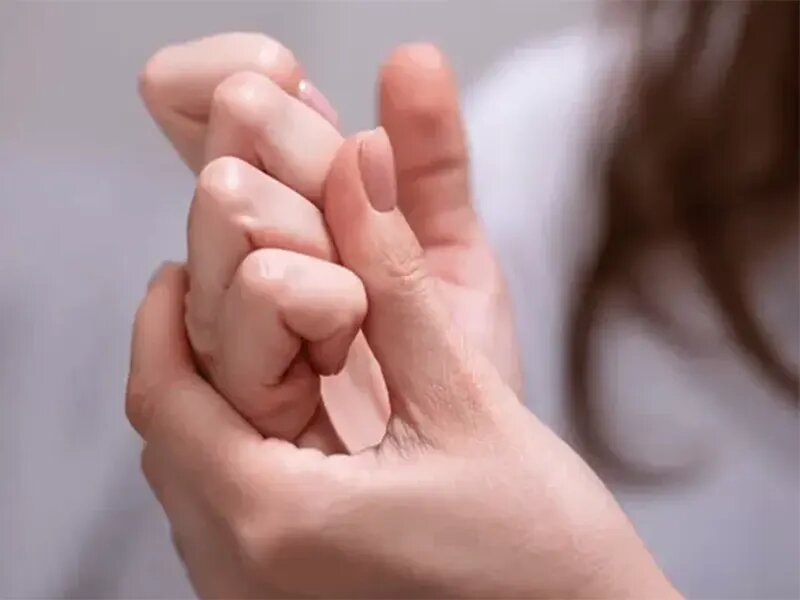 آیا شکستن قولنج منجر به آرتروز می‌شود؟/ بررسی علمی خطرات و باورهای رایج