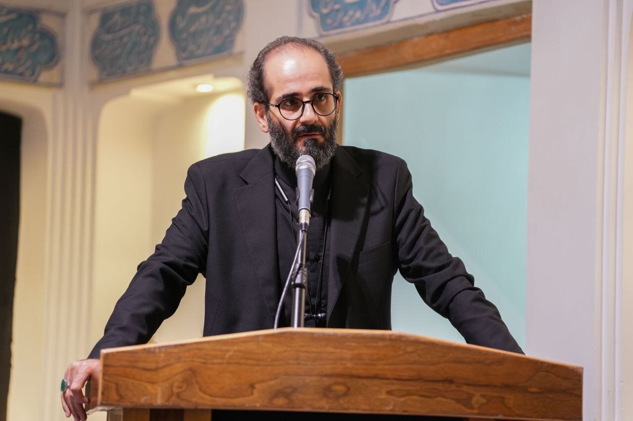 شعر و آواز «مرثیه ناتمام» را شنیده‌اید؟؛ باید سخت گیری کنیم