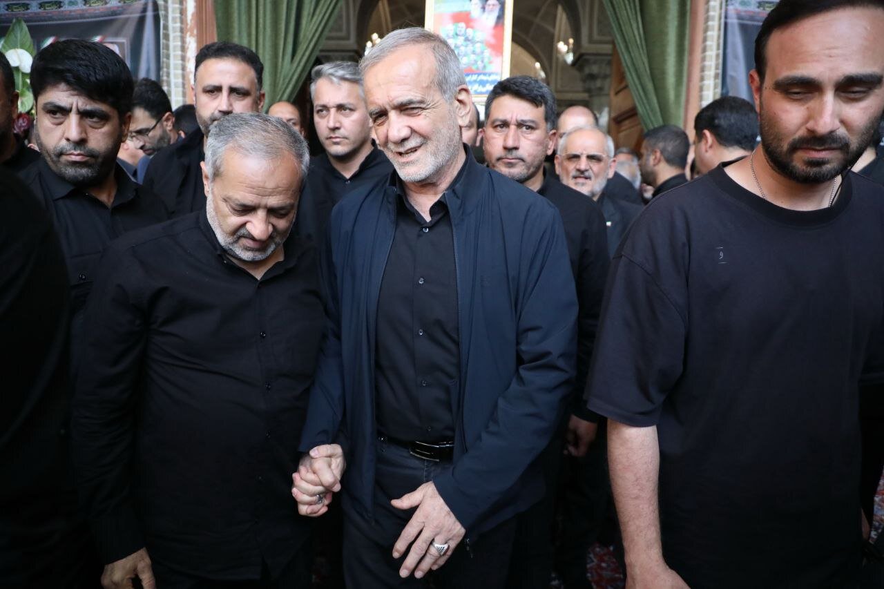 حضور پزشکیان و قالیباف در مراسم ختم شهید سردار محمد کاظمی