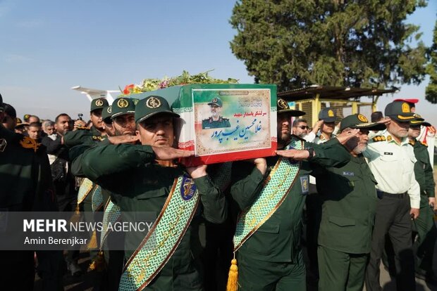 پیکر سردار شهید غلامحسین غیب پرور وارد شیراز شد
