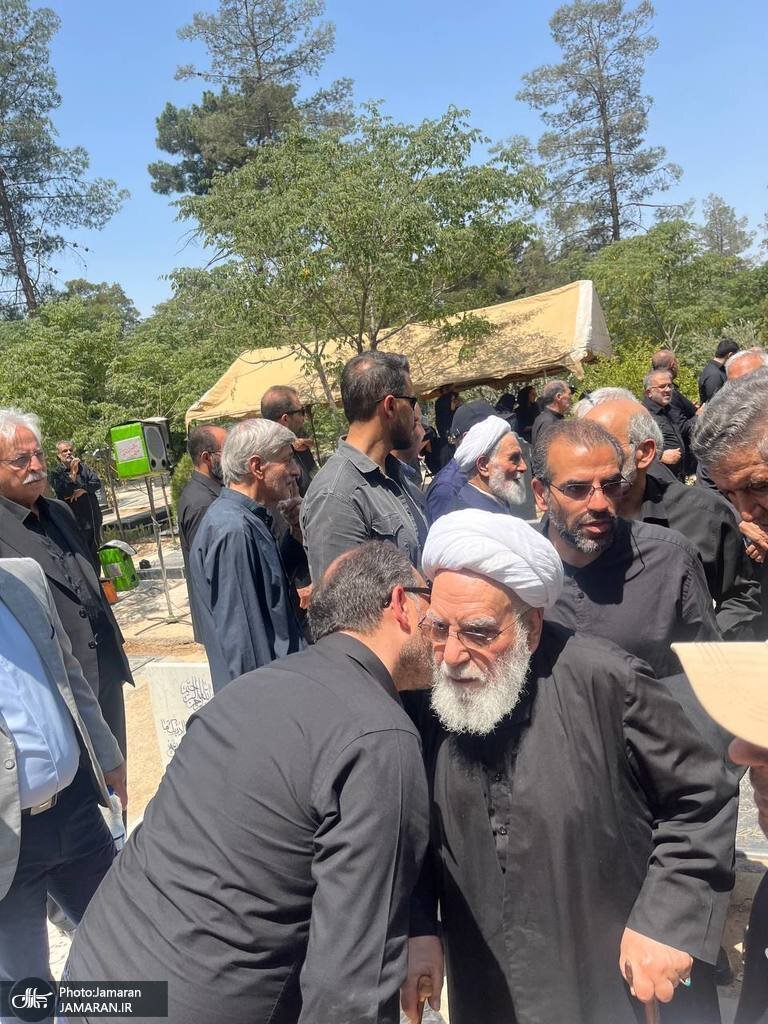 تصاویری از مراسم تشییع برادر ناطق نوری/ علی خمینی و عباس آخوندی هم بودند