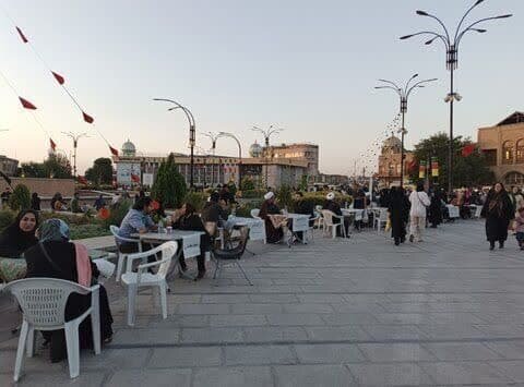 چهره به چهره با مردم؛ حضور جهادی طلاب همدان در قلب شهر