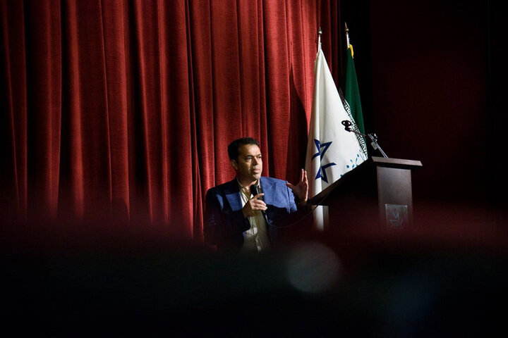 روایتی از مسخ و بیگانگی اجتماعی در «چشم بادومی»