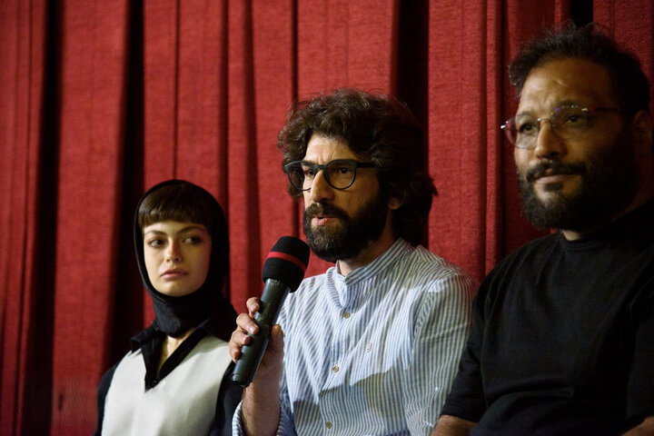 روایتی از مسخ و بیگانگی اجتماعی در «چشم بادومی»