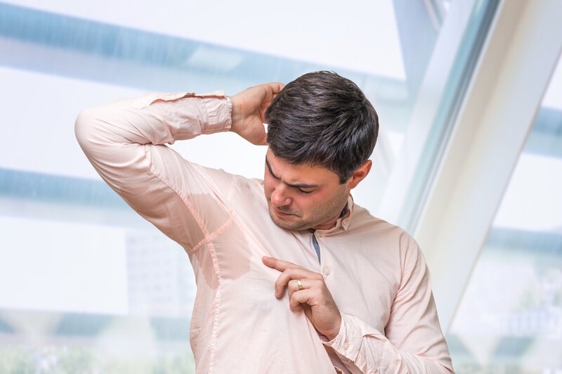 چه گیاهانی به کاهش بوی عرق کمک می‌کنند؟/ تعریق زیاد در چه مزاجی طبیعی است؟/ چرا برخی افراد اصلاً عرق نمی‌کنند؟ 