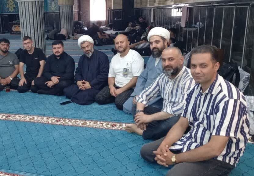 استقبال و پذیرایی از زائران گرجستانی اربعین در حسینیه بازرگان