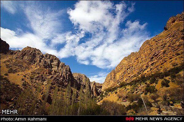 توقف ۱۲ ساله تله کابین یاسوج در کوه های آبشار؛از وعده ها تا واقعیت